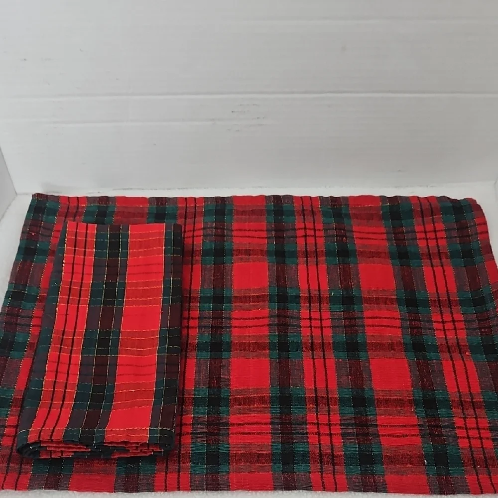 Crate & Barrel Vintage Plaid Red Green Gold Metallic Placemats Napkins Set of 4